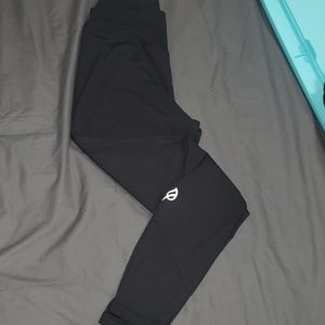 The Alainah III Sleek Legging: 23" - Smooth Black